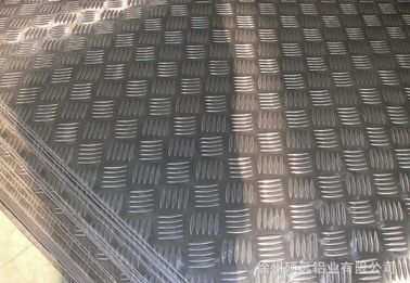 China Rutschende helles Endaluminiumschritt-Antiplatte für errichtende Platte/Blatt fournisseur