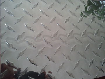 China Bau-silberne Aluminiumschritt-Platte mit Diamant-Muster-Legierung 1050 3003 5052 fournisseur